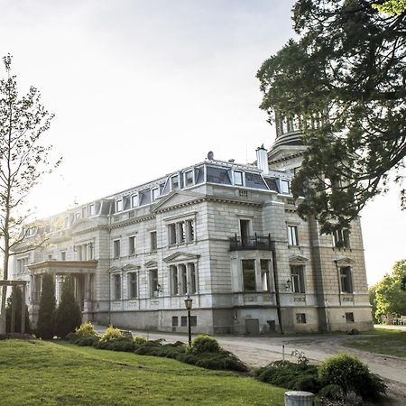Schloss Kaarz Mit Park Buitenkant foto