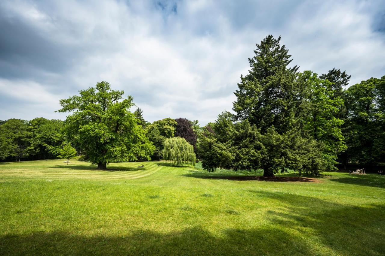 Schloss Kaarz Mit Park Buitenkant foto
