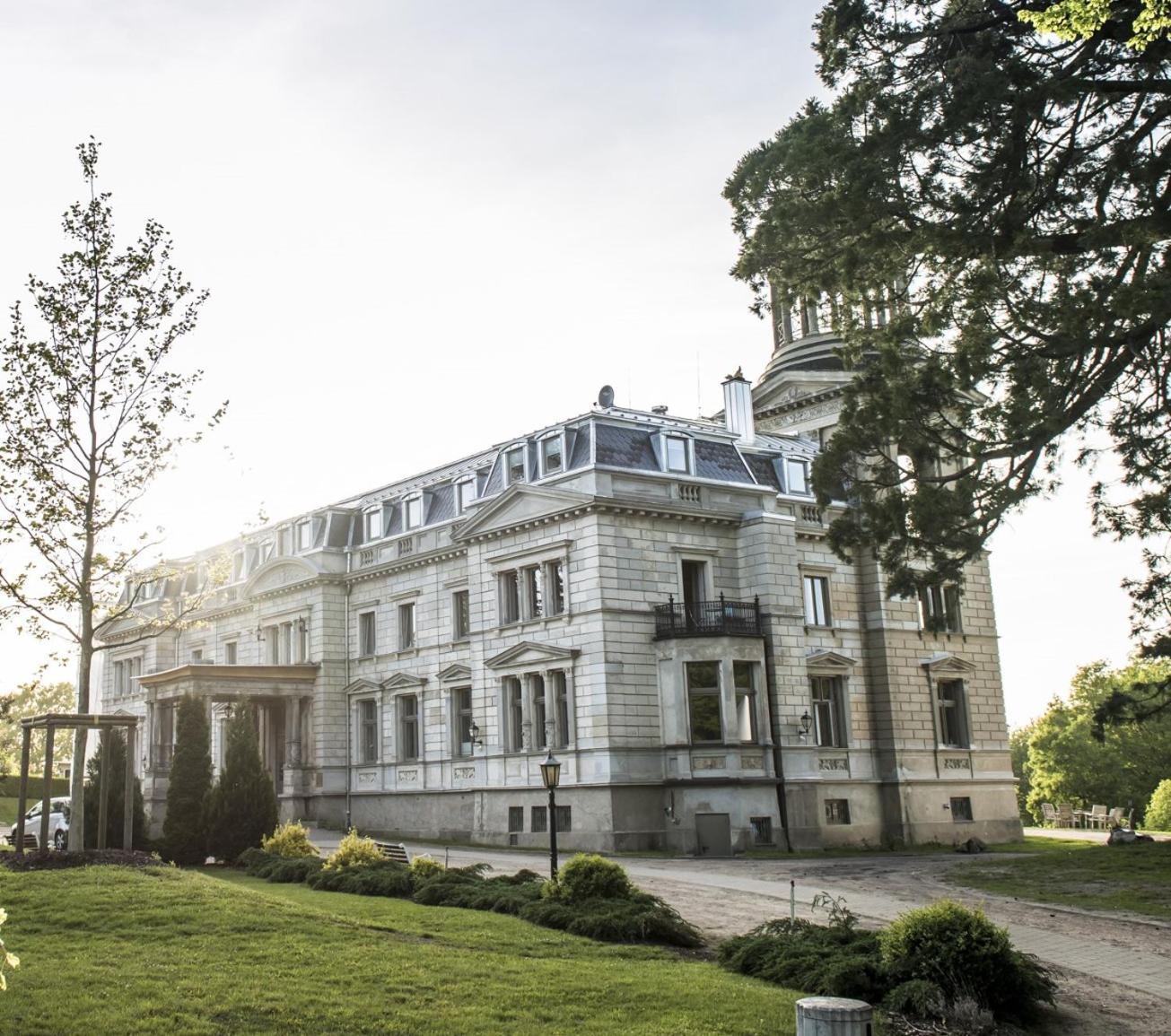 Schloss Kaarz Mit Park Buitenkant foto